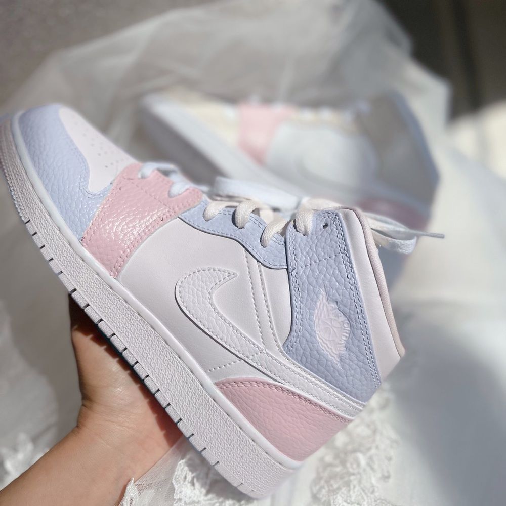 Air Jordan 1 mid x Swarovski - Picture 1 of 1